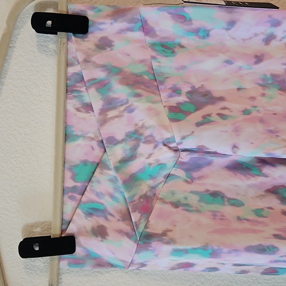Beach Bunny "Elliot" Tie Dye Leggings - 8 - Picture 6 of 8